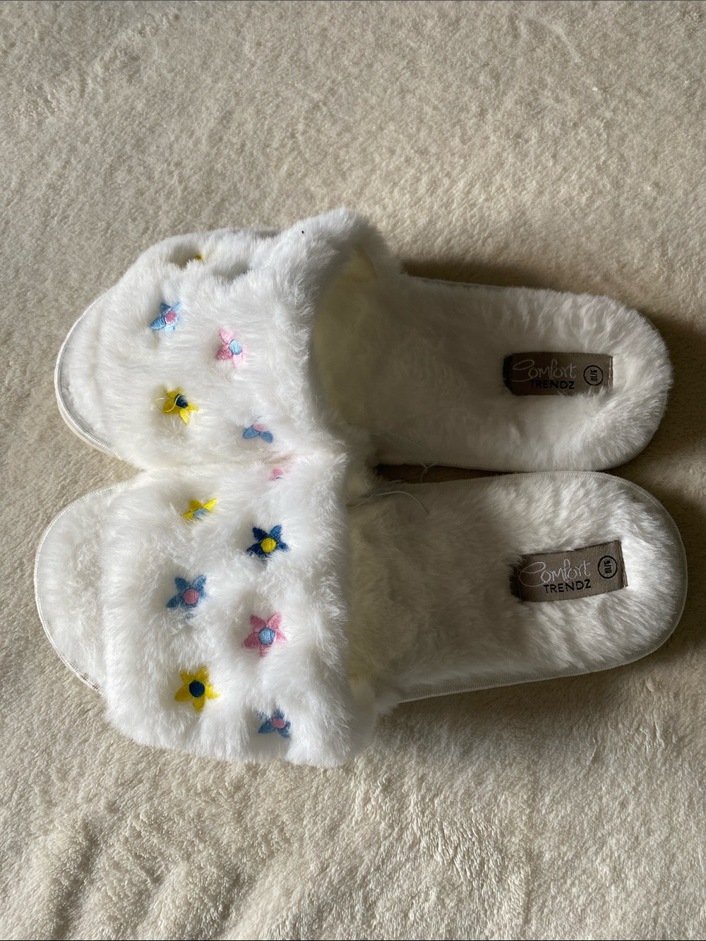 Comfort Trendz women’s size 9/10 slippers